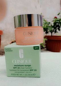 Clinique Moisture Surge SPF 25
