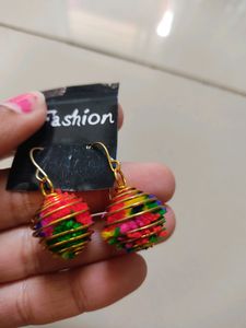 1 Kada, 4 Small Clutches, A Pair Of Earring.