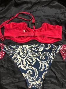 this is a set of bikini