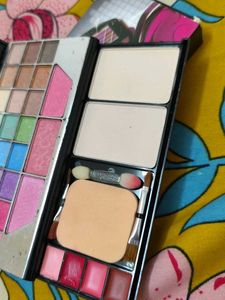 Make Up Kit _ Perrfect  For All Shaded🩷