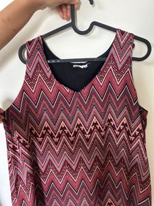 Beautiful Sleeveless Top With Attached Inner