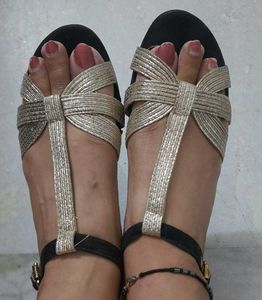 Carlton London Black Gold Sandals 5