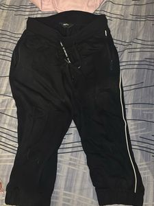 Max set of 2 Capri Joggers