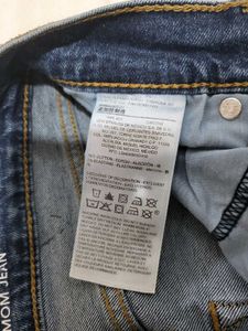 Denizen High-Waisted Distressed Jeans