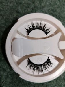 False Eyelashes with Applicator