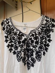 Black embroidery white chikankari tunic 💕