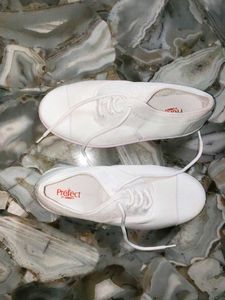 Prefect White Canvas Lace-Up Sneakers