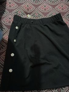 mini black skirt