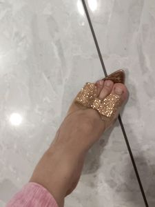 Golden Beautiful 3 Inch Heels: Size (8)