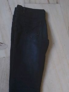 Black Jeans And Comtable