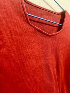 Red Long-Sleeved Ribbed Crop Top  Size: S (Small)