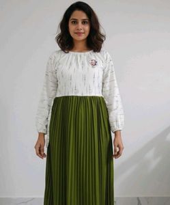 Elegant Green Pleated Maxi Dress