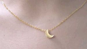 Elegant Circle Pendant Necklace