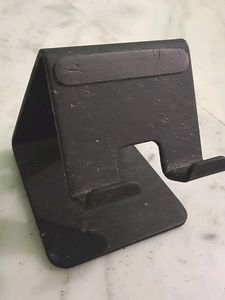 A Non Breakable mobile Stand.5005