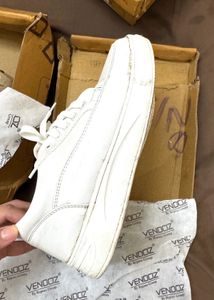 White Sneakers water protection 41size