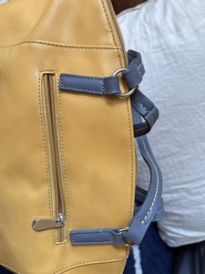Chic Yet Stunty Yellow And Grey Shoulder Bag