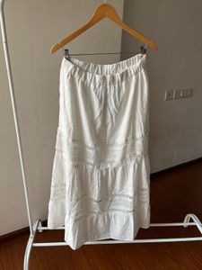 NEW LOOK Eyelet Lace Tiered White Maxi Skirt🤍