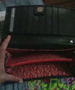 Khadims Clutch
