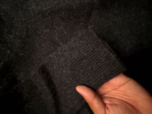 Uniqlo Black Crewneck Sweater