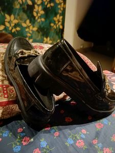 TRENDY LOAFERS