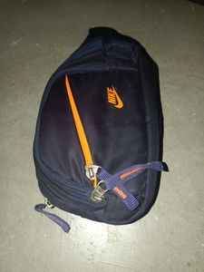 Side And Lunch Bag With 2 Sunglasses