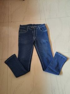 Kisi Ko Chahiye Yeh Jeans