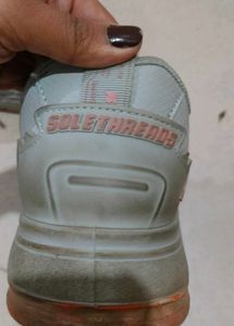 sneakers .....
