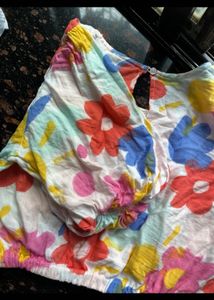 Floral balloon sleeves top