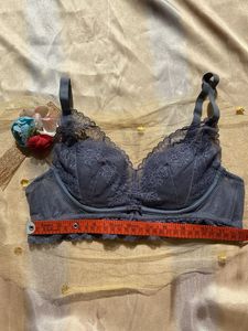 Like New No Sing Of Wear Fancy Bra