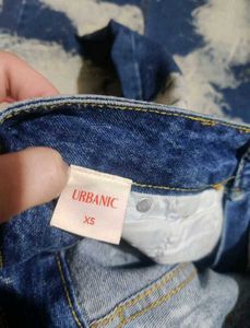 URBANIC BLEACHED BAGGY JEANS.