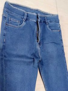 🌸 Stylish Floral Top + Stretchable Jeans Combo