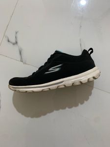 Black Skechers Sneakers