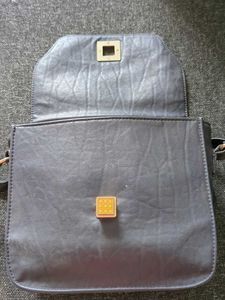 Esbeda Sling Bag
