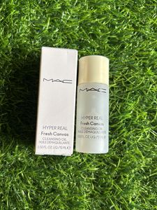 Mac Hyper Real Fresh Canvas Cleansing Oil