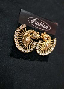 Beautiful peacock studs 🦚