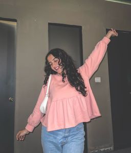 cute pink peplum top with jeans combo