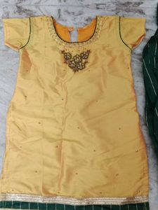 Girls Salwar Set For 4 To 5 Yrs.