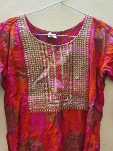 Red Kurtha For Frmal And Festival Looks