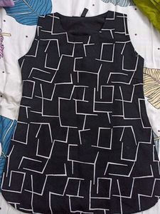 Geometric Print Sleeveless Short Kurta