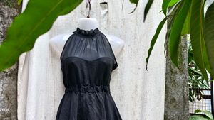 11277. Black Halter Neck Mini Dress