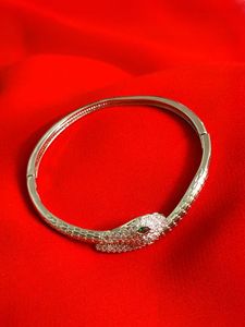 Elegant Snake Design Bracelet – Brand New &amp; Unused