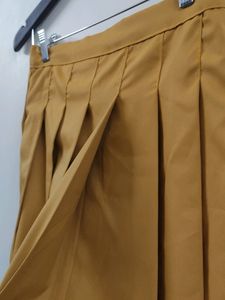 Pleated skirt