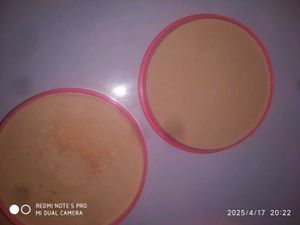Huda Beauty Compact