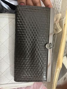 1 Original Guess+ 4 Normal Wallets- Crack The Deal