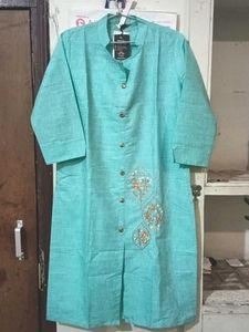 Green Kurta tag M hai but S size vale le