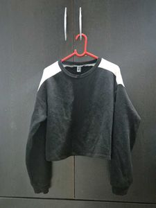 Forever 21 Black Cropped Sweatshirt