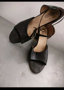 Stylish Black Solid Heels Sandals