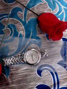 Elegant Women&#39;s Watch