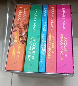 A Court Of Thrones Set