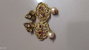 2 pare of Golden Earrings